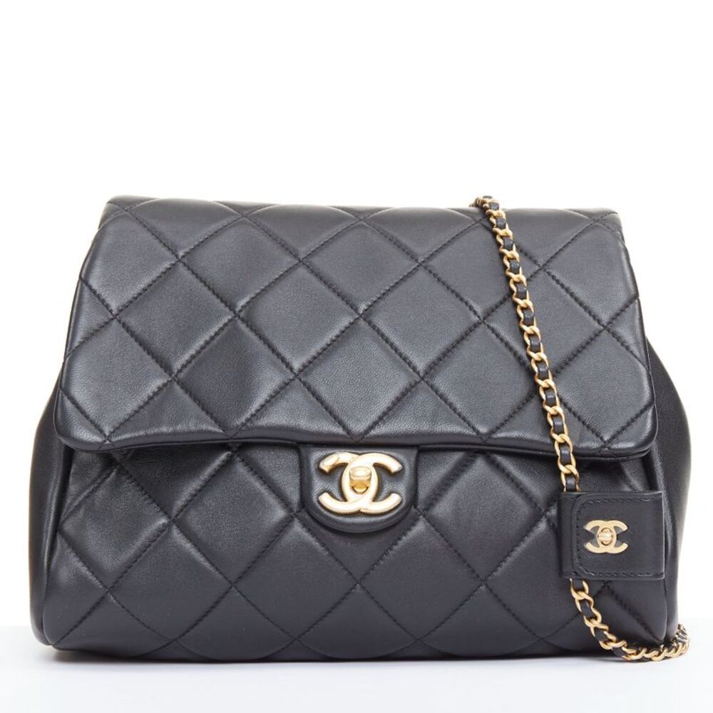 Chanel black lambskin diamond quilted gold single pack bag